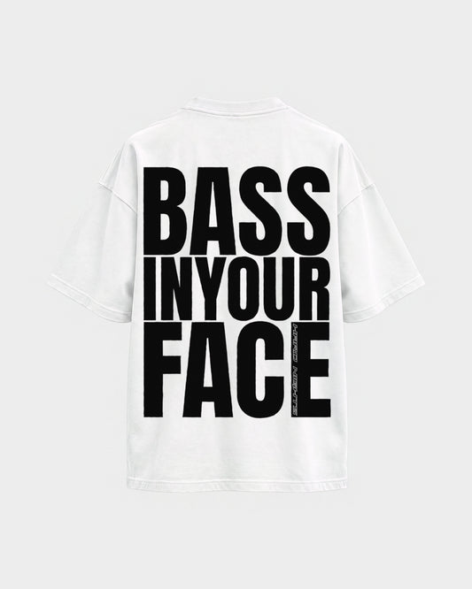 Bass in your face – Oversized Shirt in Weiß, Rückenprint – Hard Nights