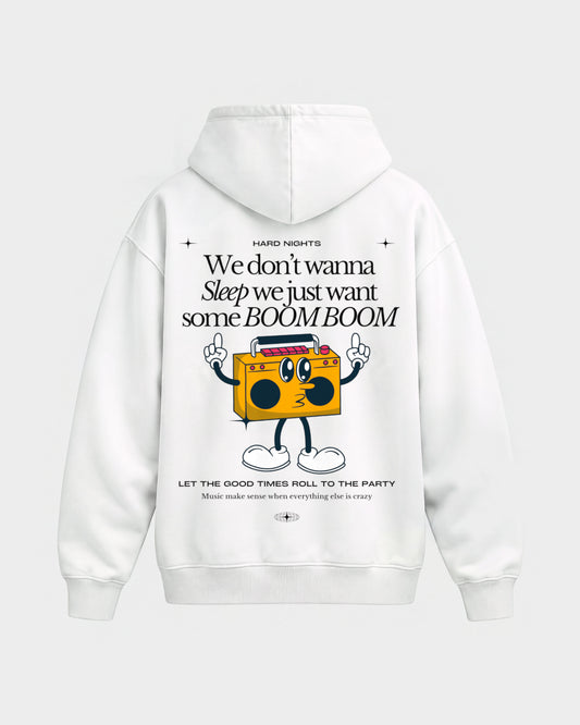 BOOM BOOM – Oversized Hoodie in Weiß, Rückenprint – Hard Nights