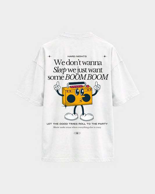 Boom Boom – Oversized Shirt in Weiß, Rückenprint – Hard Nights