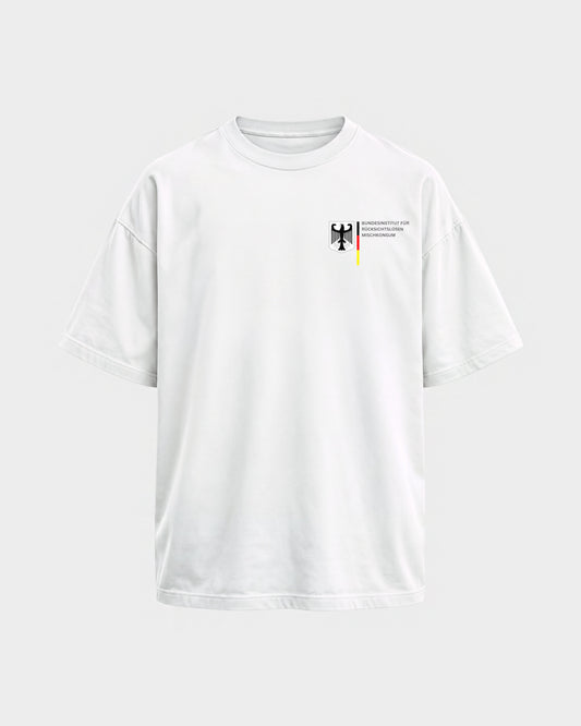 Bundesinstitut – Oversized Shirt in Weiß, Frontprint – Hard Nights