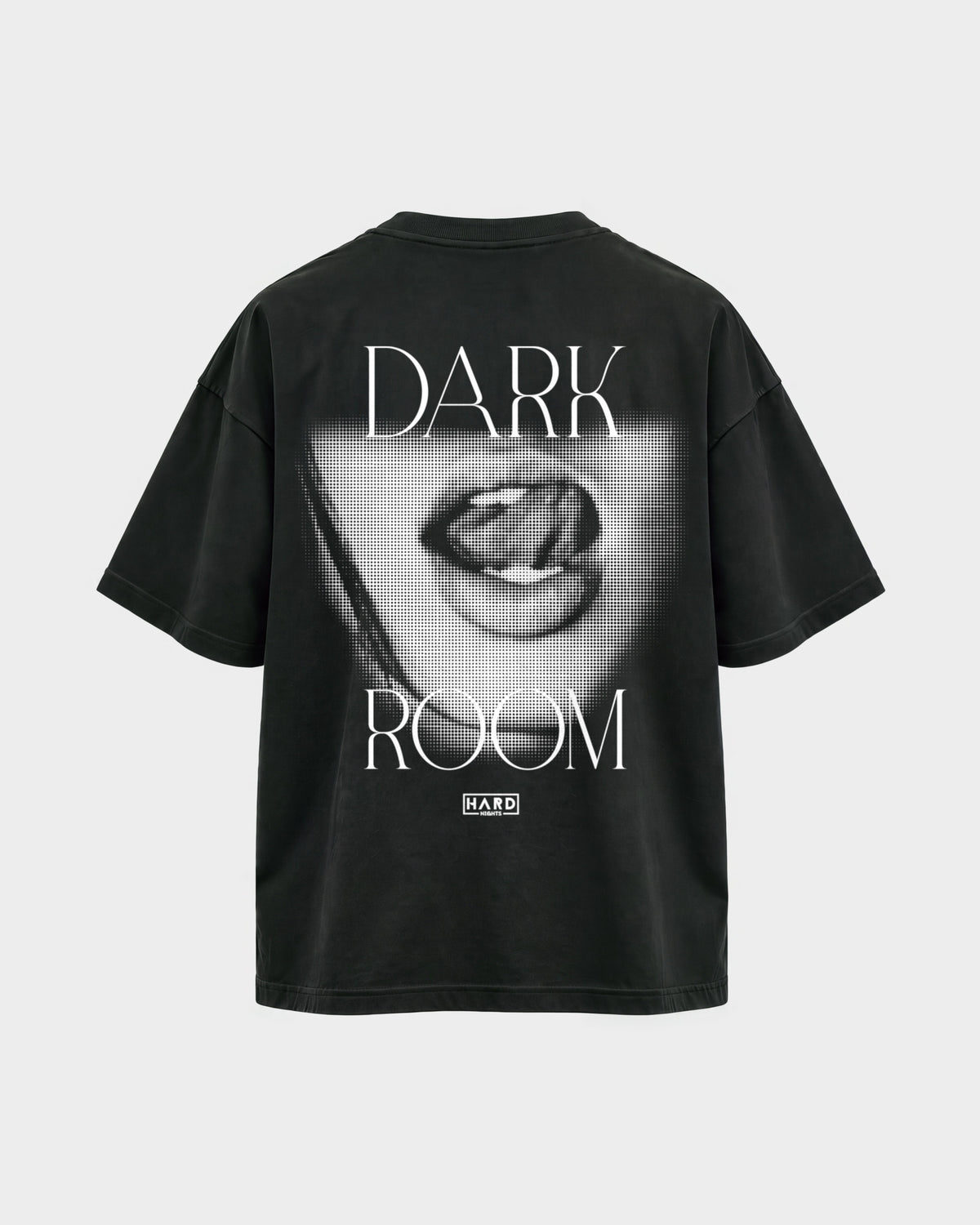 Darkroom – Oversized Shirt in Schwarz, Rückenprint – Hard Nights