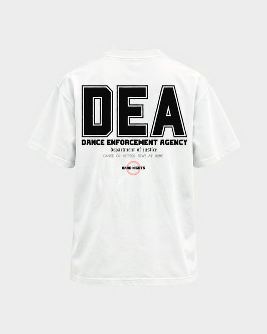 DEA – Basic Shirt in Weiß, Rückenprint – Hard Nights