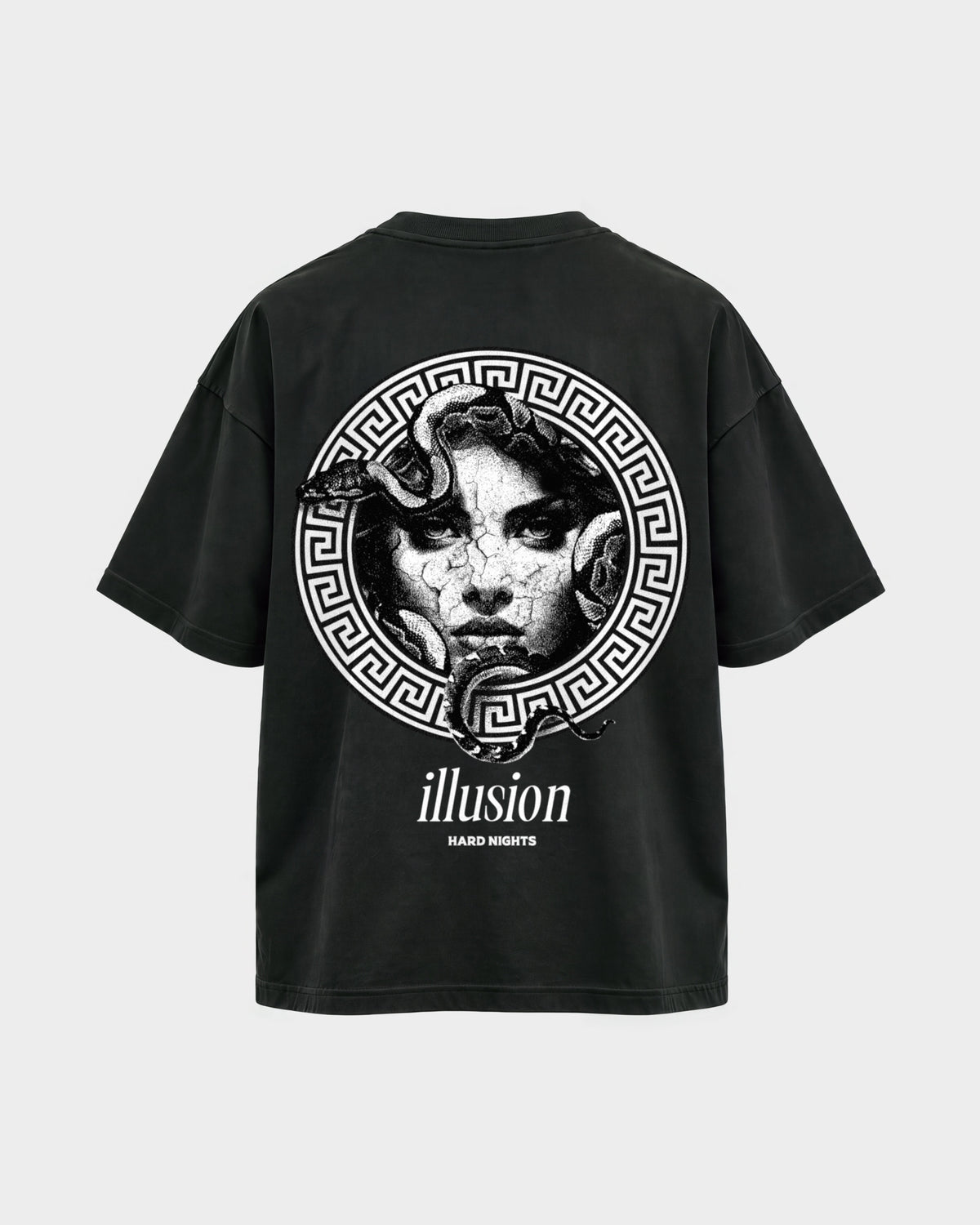 Illusion – Oversized Shirt in Schwarz, Rückenprint – Hard Nights