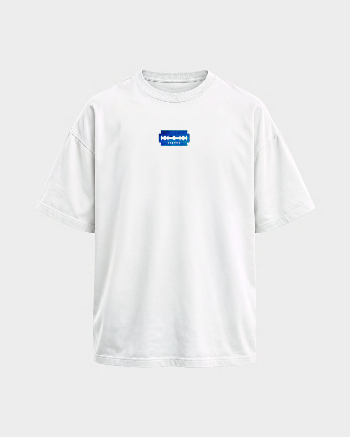 Razor Blade – Oversized Shirt in Weiß, Frontprint – Hard Nights