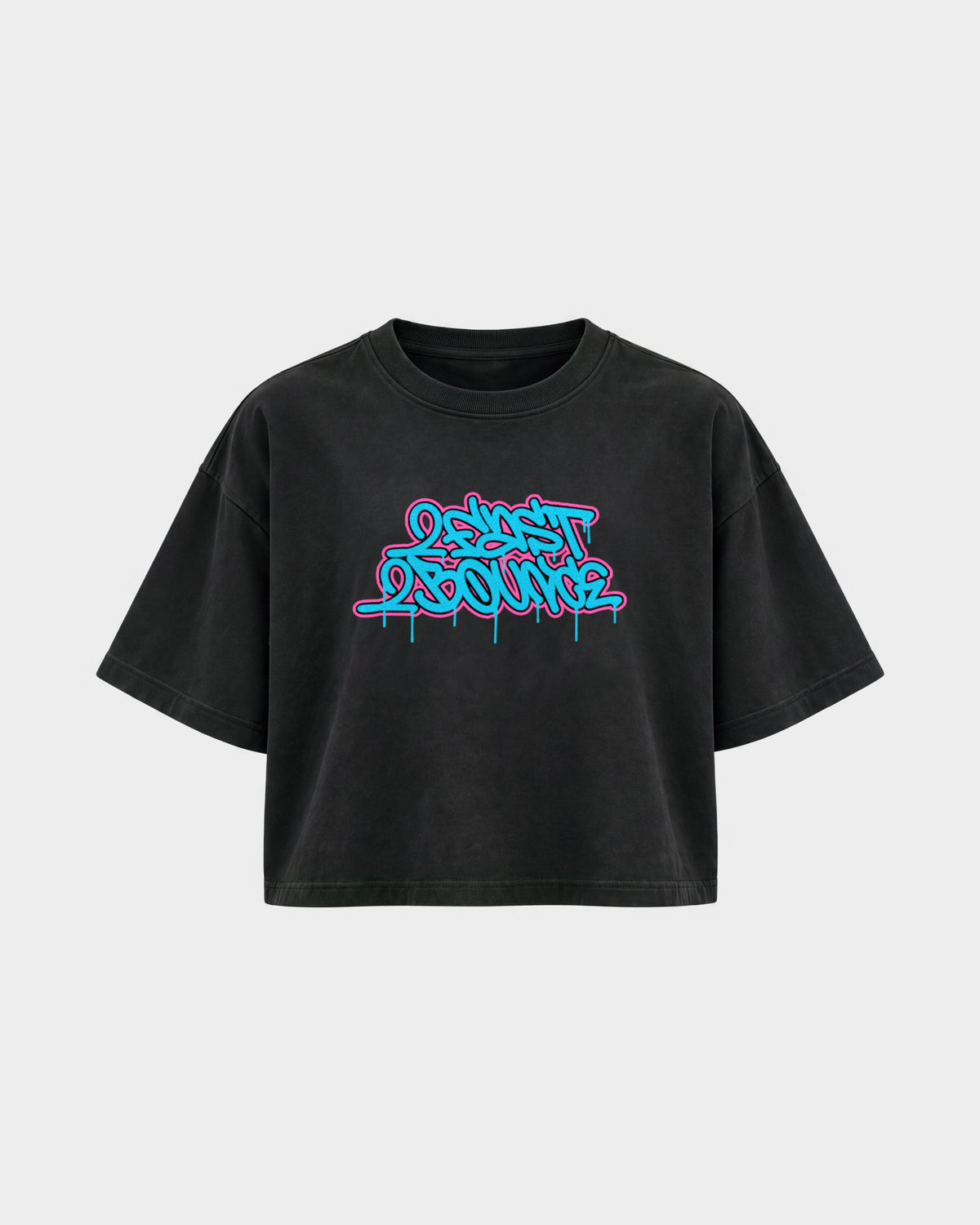 2Fast2Bounce – Oversized Crop Top in Schwarz, Frontprint – Hard Nights