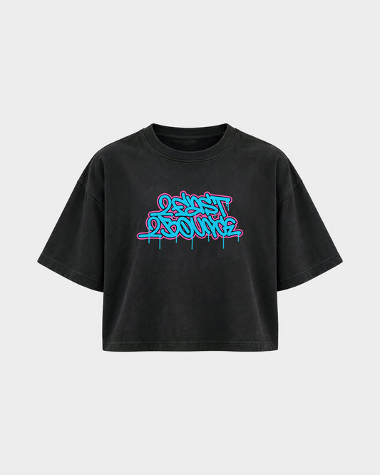 2Fast2Bounce – Oversized Crop Top in Schwarz, Frontprint – Hard Nights