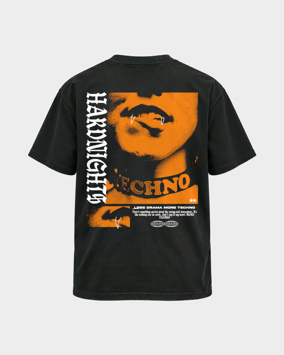 Less drama more techno – Basic Shirt in Schwarz, Rückenprint – Hard Nights