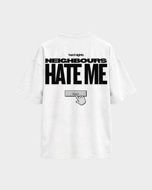 Neighbours hate me – Oversized Shirt in Weiß, Rückenprint – Hard Nights