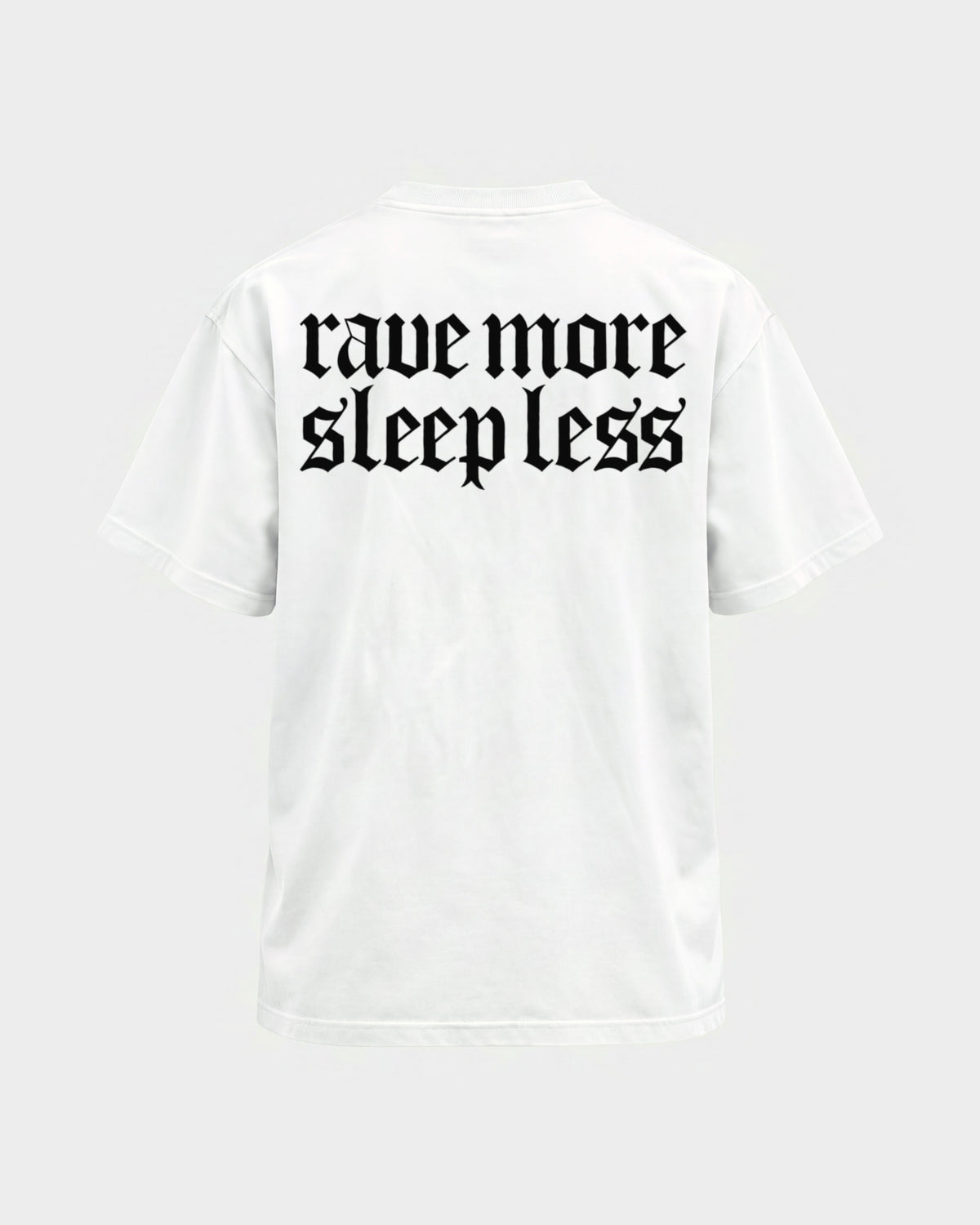 Rave more sleep less – Basic Shirt in Weiß, Rückenprint – Hard Nights