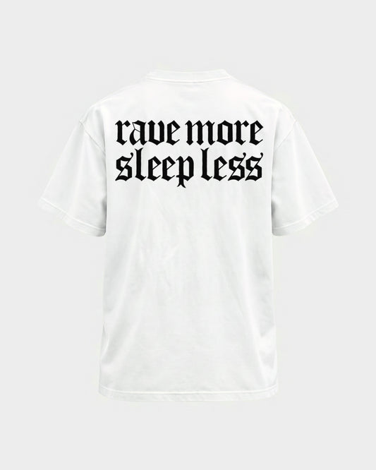 Rave more sleep less – Basic Shirt in Weiß, Rückenprint – Hard Nights