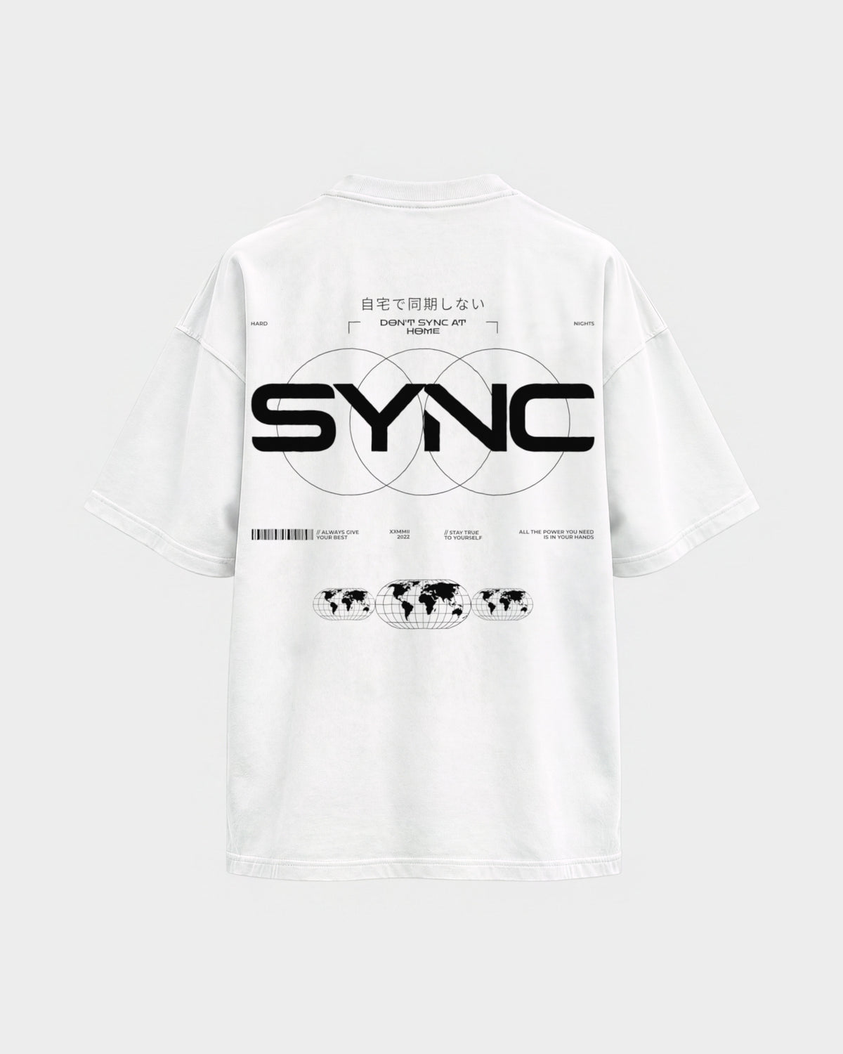 SYNC – Oversized Shirt in Weiß, Rückenprint – Hard Nights