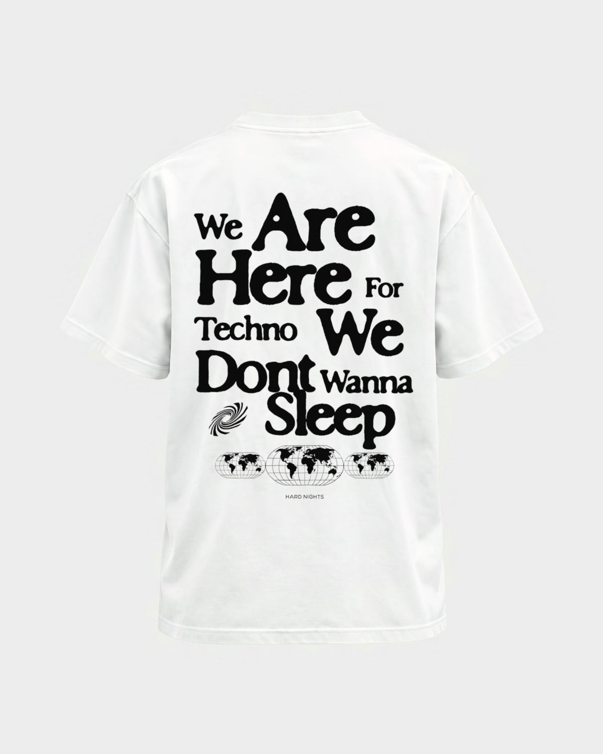 We are here for techno – Basic Shirt in Weiß, Rückenprint – Hard Nights