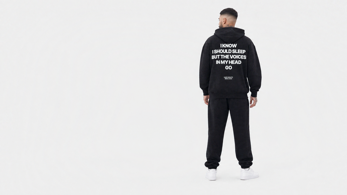 Model im Voices in my head Oversized Hoodie und Rave Society Sweatpants von Hard Nights, Rückansicht